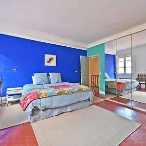 https://les-flibres-spacieux-lumineux-centre-ville.aixenprovencehotels.org