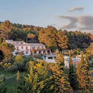 https://la-petite-auberge-tourtour.fr-provencehotel.com